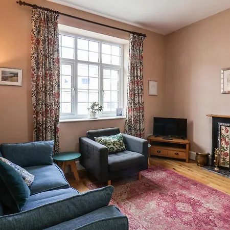 76 High Street 4* Redcar