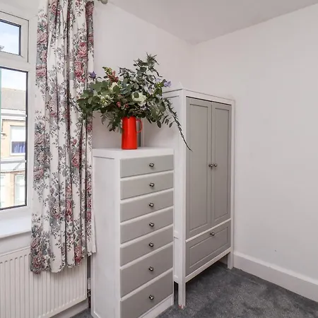 76 High Street Hotel 4*