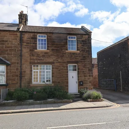 Hotel 76 High Street 4*