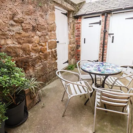 76 High Street Hotel 4*